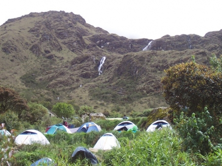 Campement dans la montagne